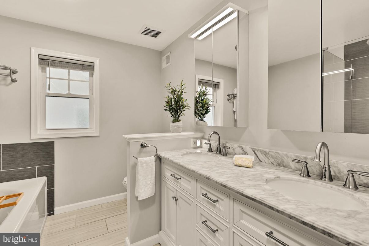Bathroom, Dual Sink Vanities, Interior