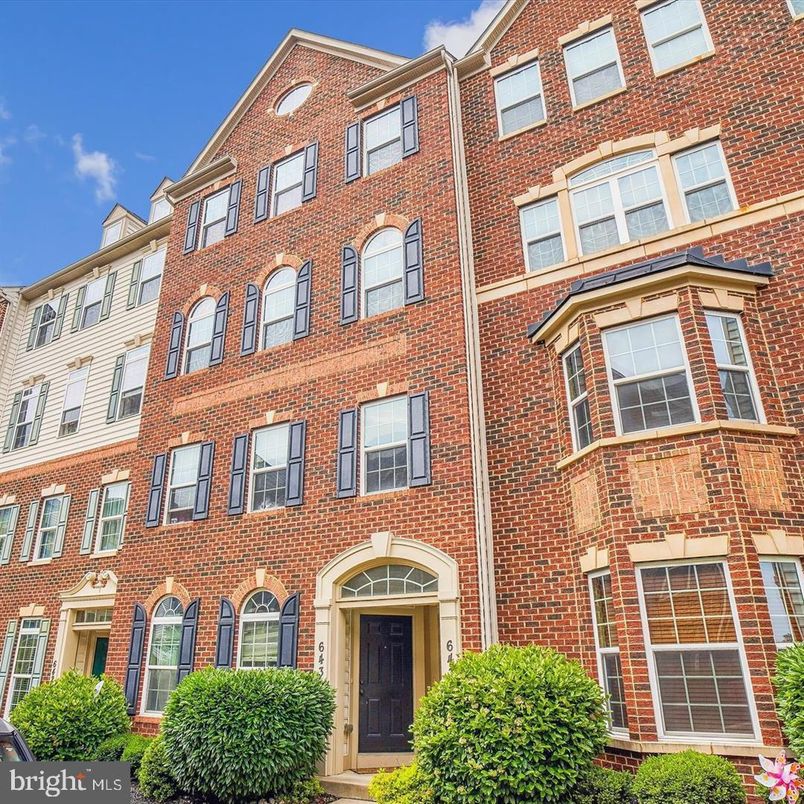 Exterior, Facade, Brick Facade, Rowhouse