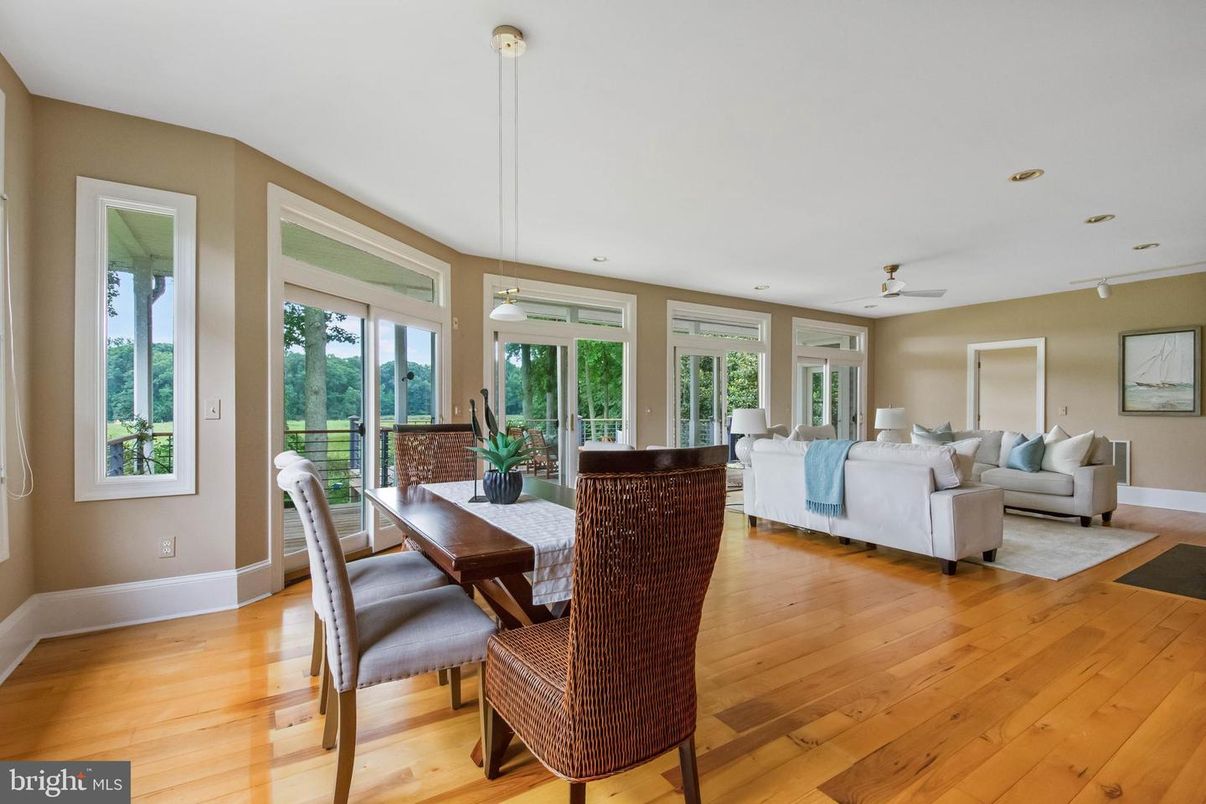 Dining room, Interior, Living room, Pendant Lights, Recessed Lighting, Wood Texture Flooring