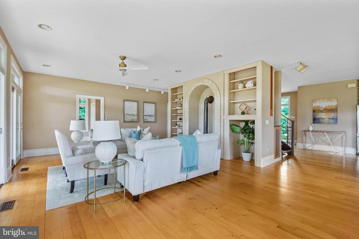 Interior, Living room, Recessed Lighting, Wood Texture Flooring