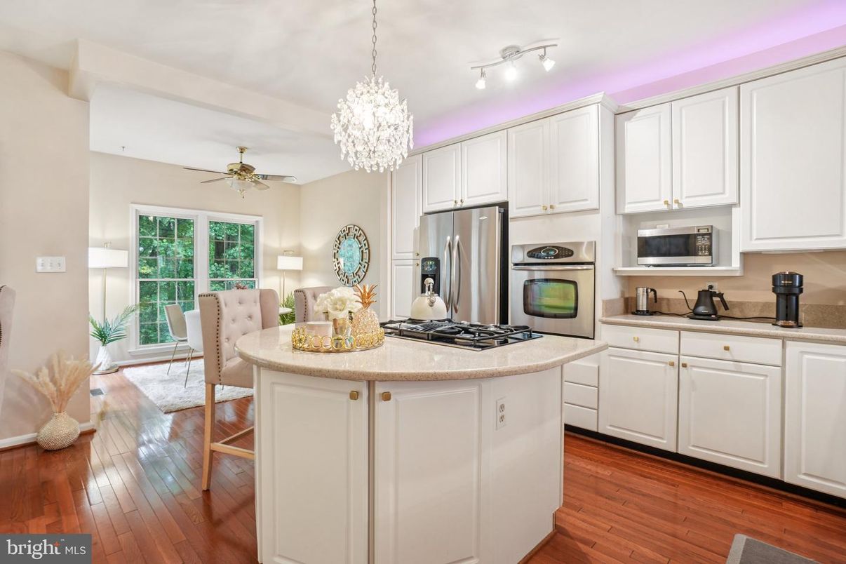 Chandelier, Dining room, Interior, Kitchen, Stainless Steel Appliances, Wood Texture Flooring