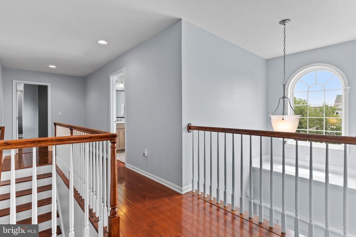 Interior, Pendant Lights, Recessed Lighting, Wood Texture Flooring