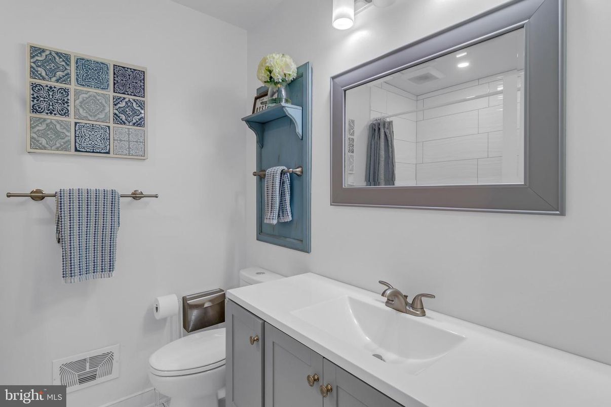 Bathroom, Interior, Recessed Lighting