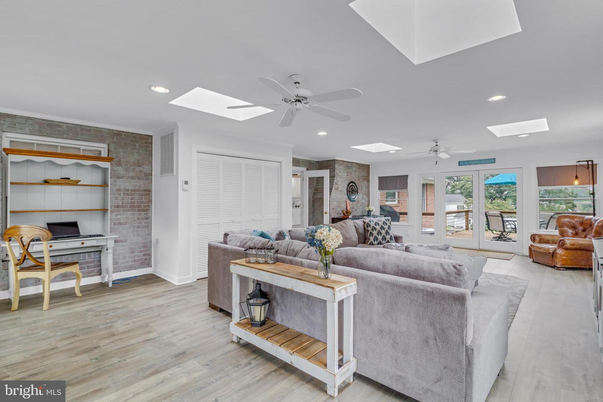 Interior, Living room, Recessed Lighting, Stone Walls, Wood Texture Flooring