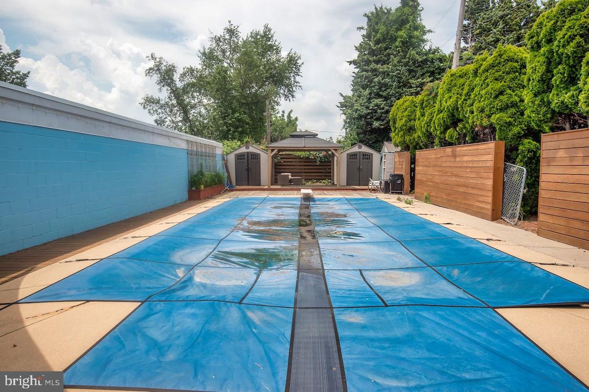 Exterior, Pool