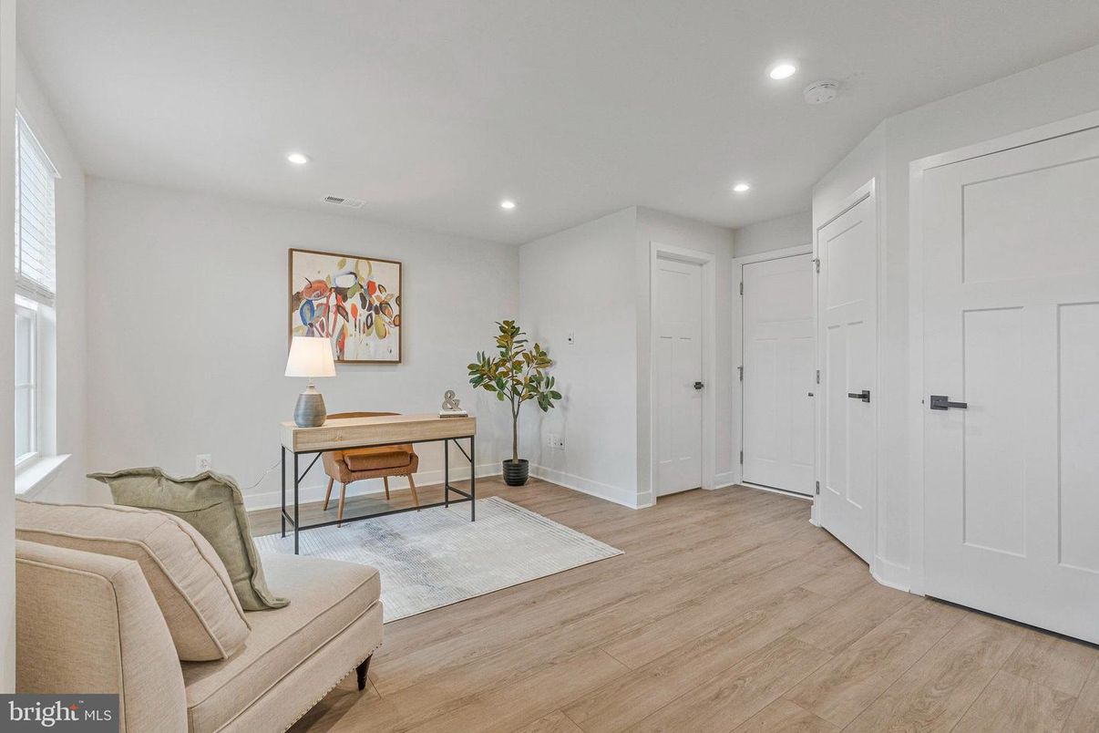 Home Office, Interior, Recessed Lighting, Wood Texture Flooring