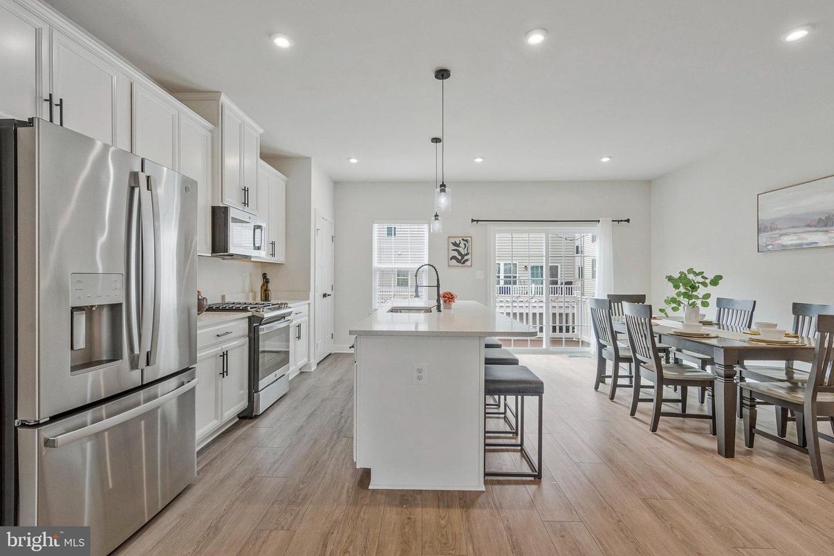 Dining room, Interior, Kitchen, Pendant Lights, Recessed Lighting, Stainless Steel Appliances, Wood Texture Flooring