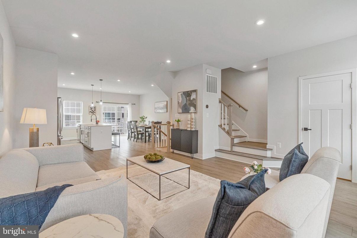 Dining room, Interior, Living room, Pendant Lights, Recessed Lighting, Wood Texture Flooring