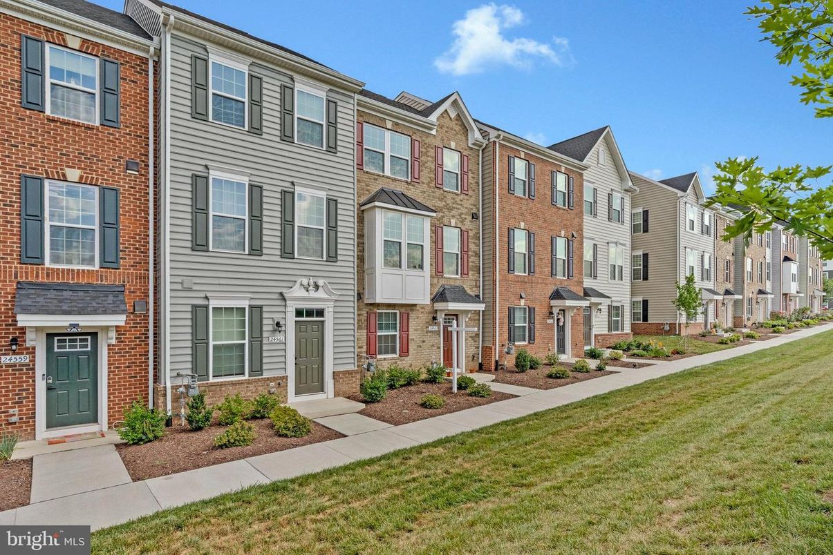 Exterior, Facade, Brick Facade, Rowhouse