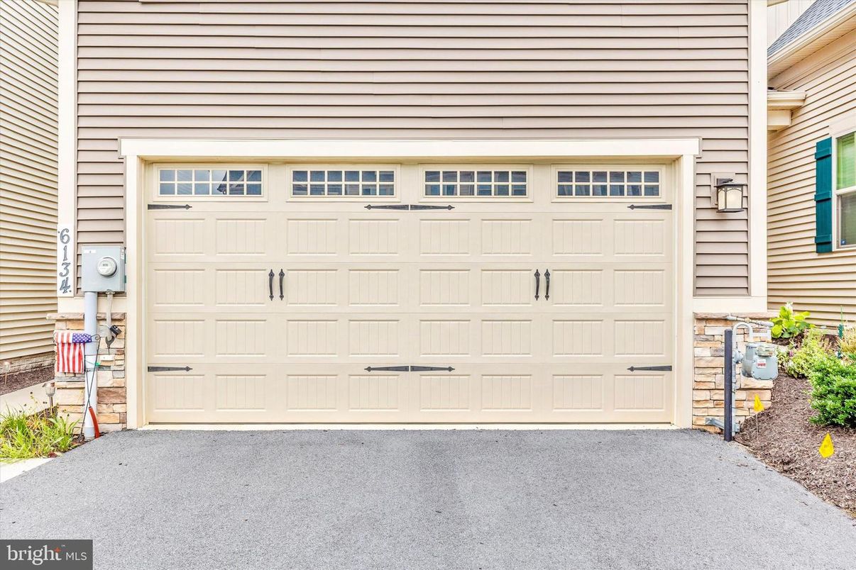 Detached Garage, Exterior