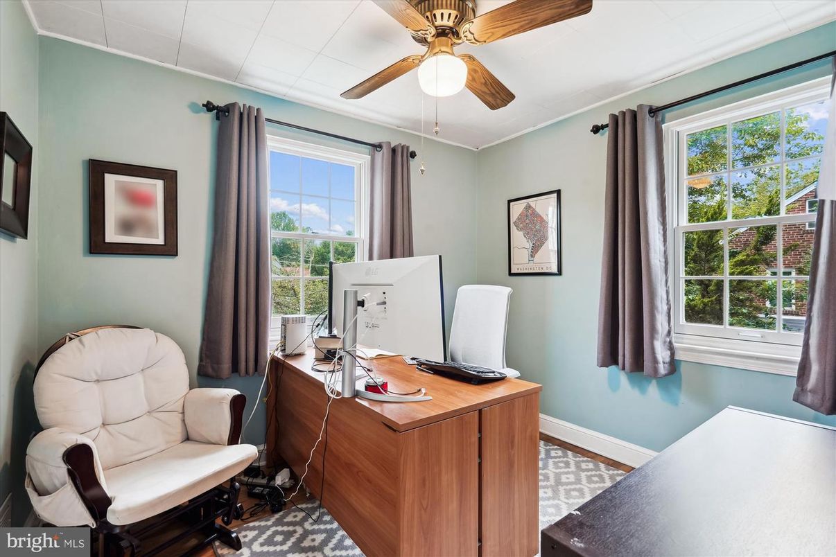 Home Office, Interior