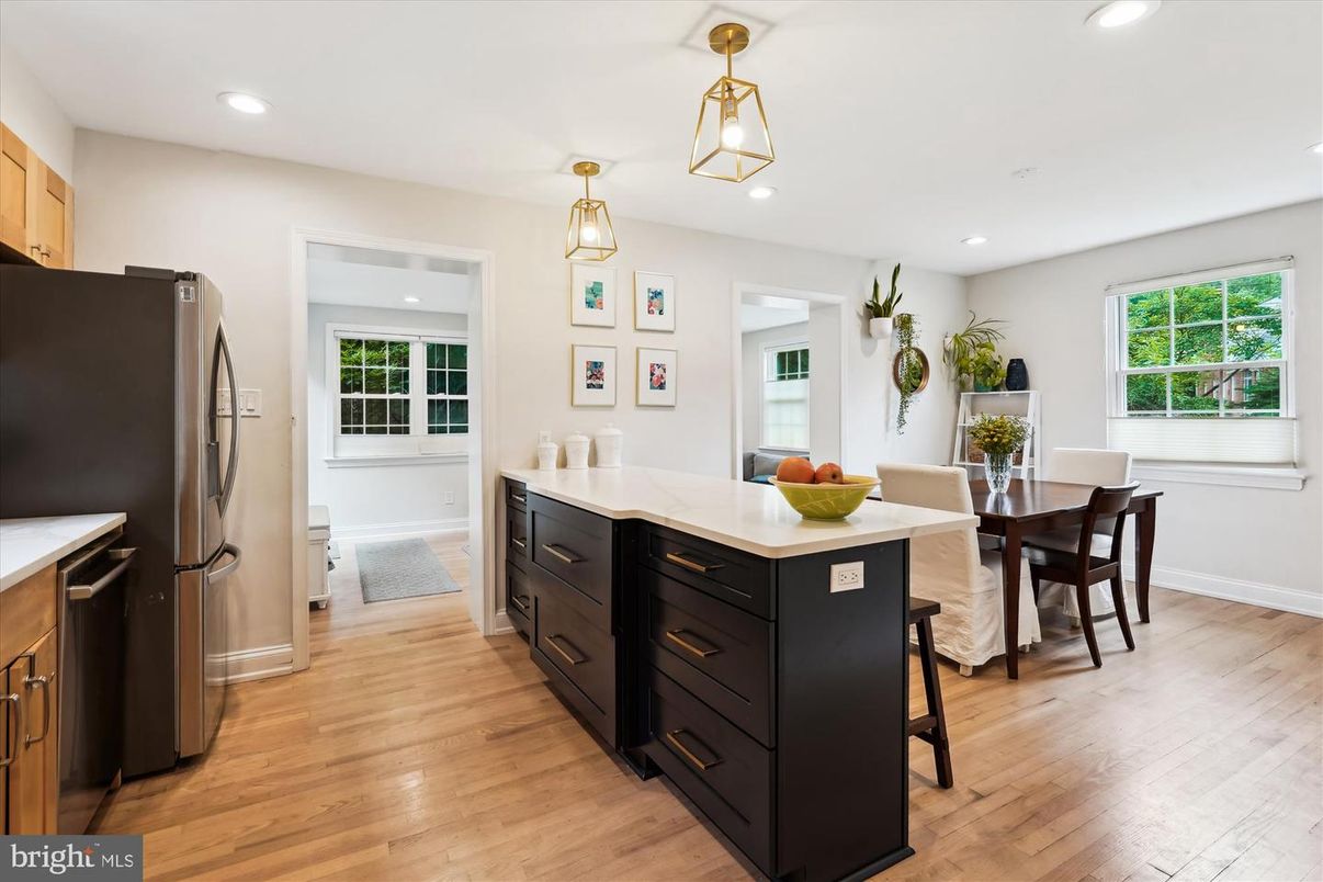 Dining room, Interior, Kitchen, Pendant Lights, Recessed Lighting, Wood Texture Flooring