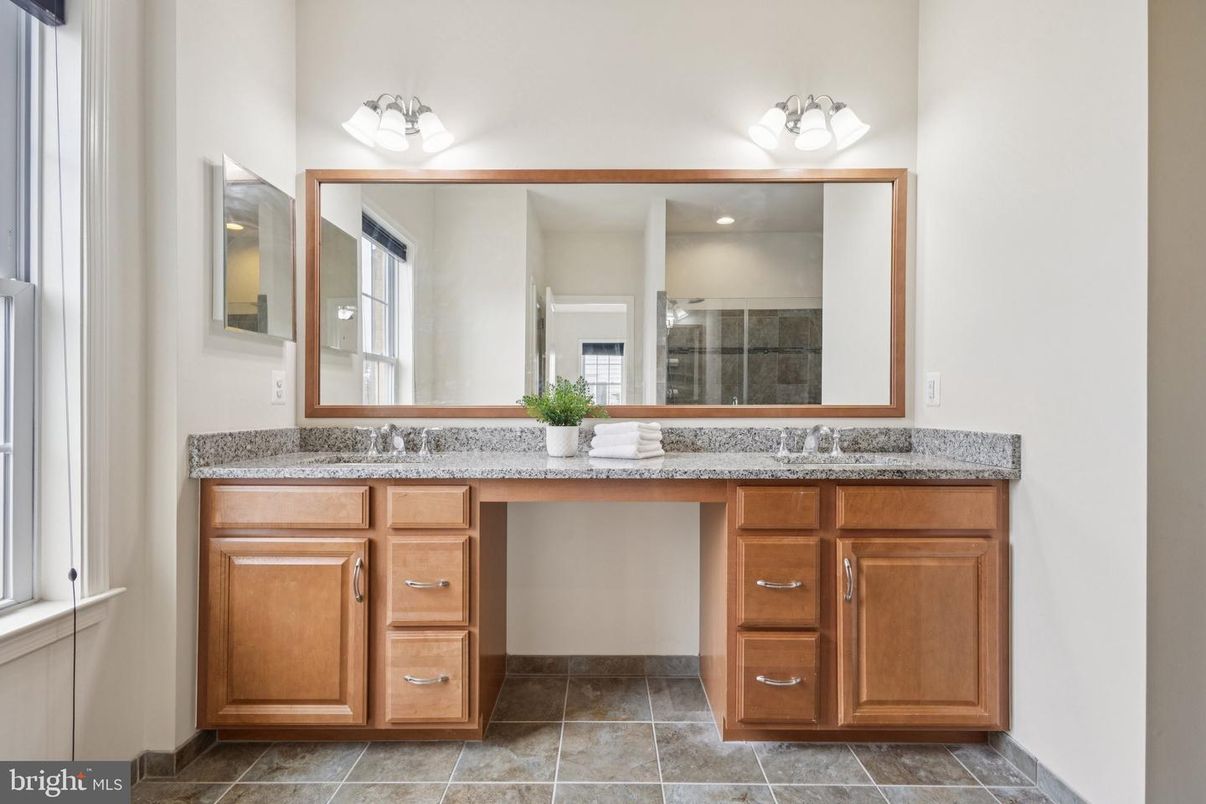 Bathroom, Dual Sink Vanities, Interior
