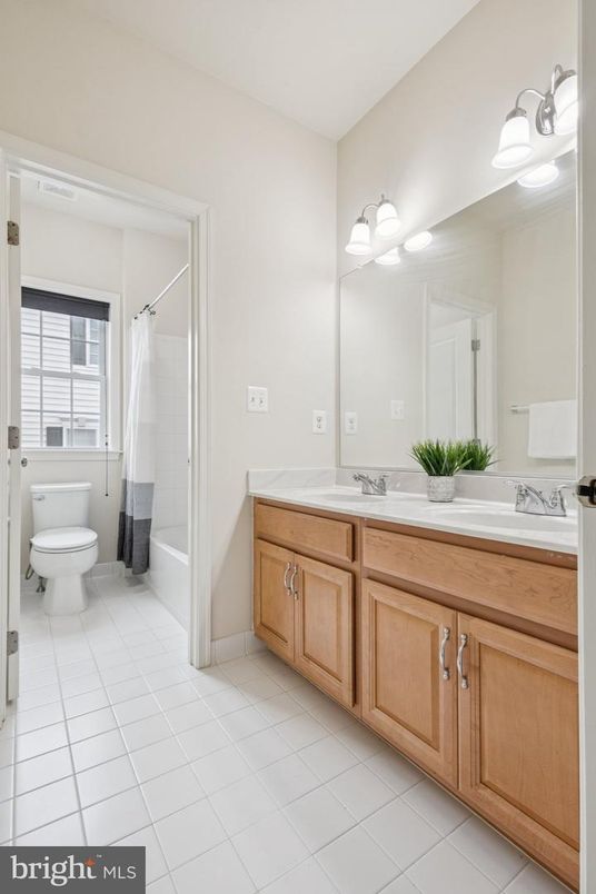 Bathroom, Dual Sink Vanities, Interior