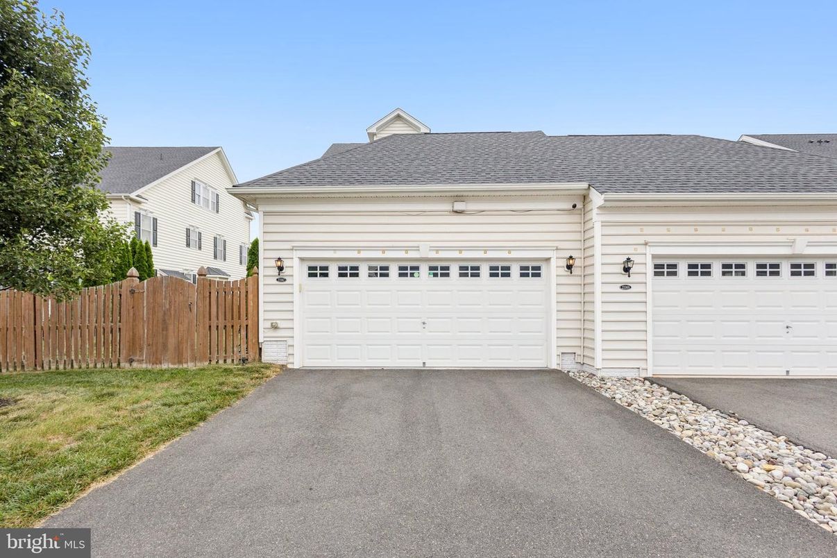 Detached Garage, Exterior