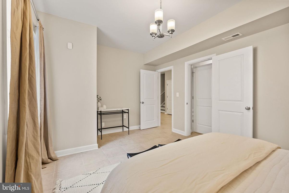 Bedroom, Interior, Pendant Lights