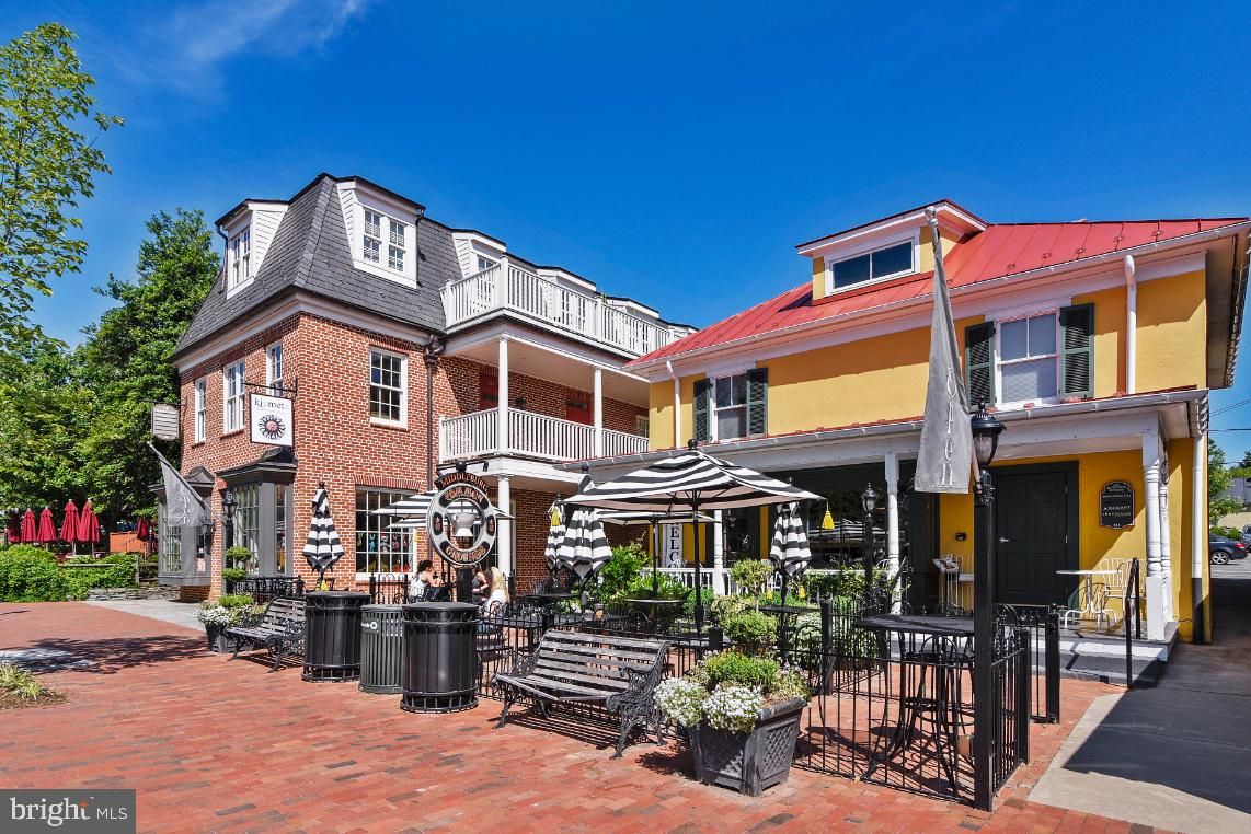 Exterior, Facade, Brick Facade, Queen Anne Victorian