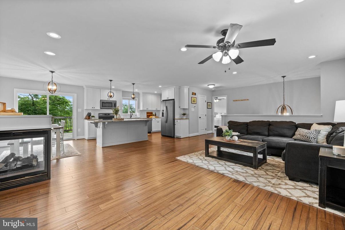 Interior, Kitchen, Living room, Pendant Lights, Recessed Lighting, Wood Texture Flooring