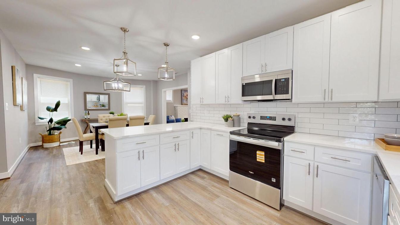 Dining room, Interior, Kitchen, Pendant Lights, Recessed Lighting, Stainless Steel Appliances, Wood Texture Flooring