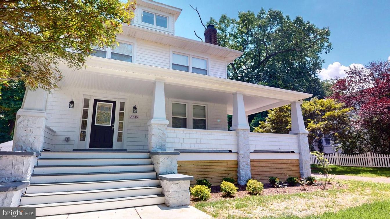 Exterior, Facade, American Foursquare