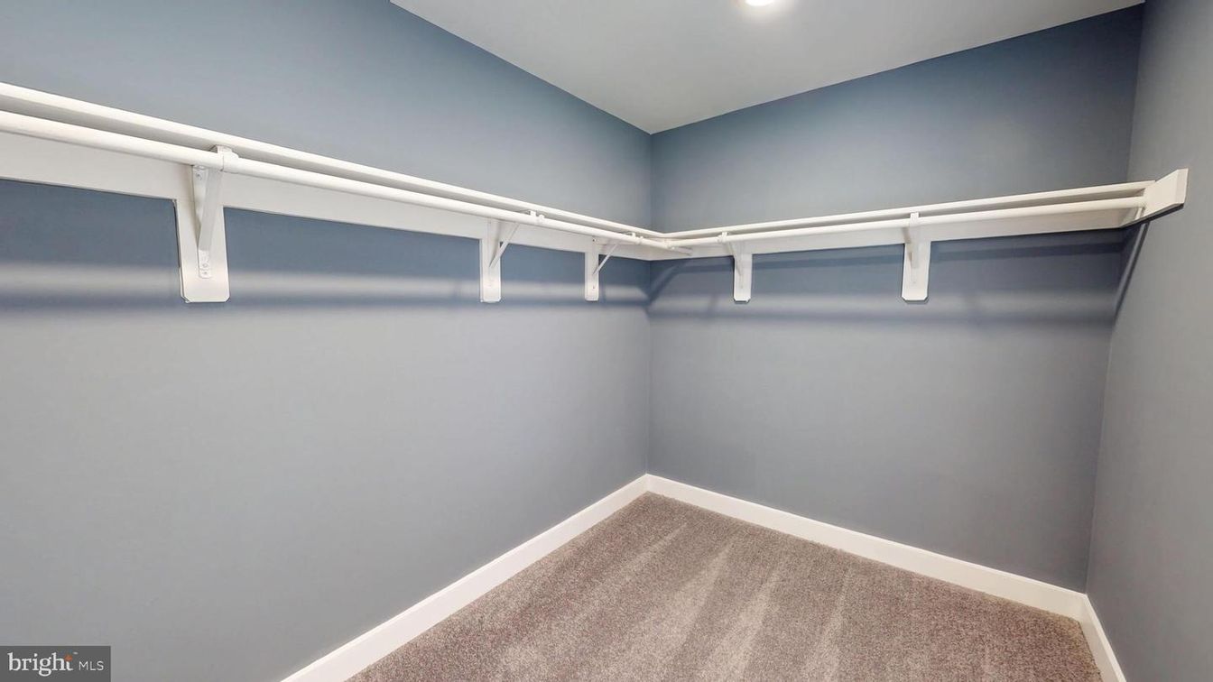 Empty room, Interior, Recessed Lighting, Walk-in Closets
