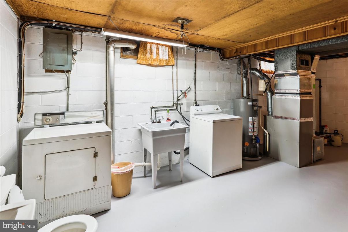Interior, Washer, Wooden Ceilings
