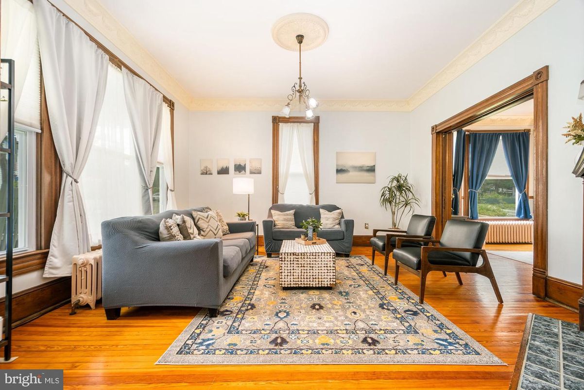 Interior, Living room, Pendant Lights, Wood Texture Flooring