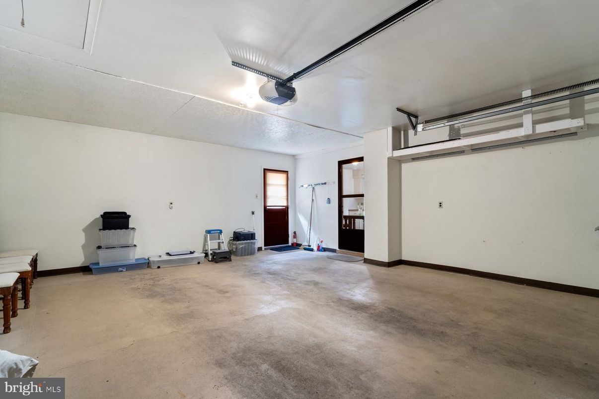 Garage, Interior