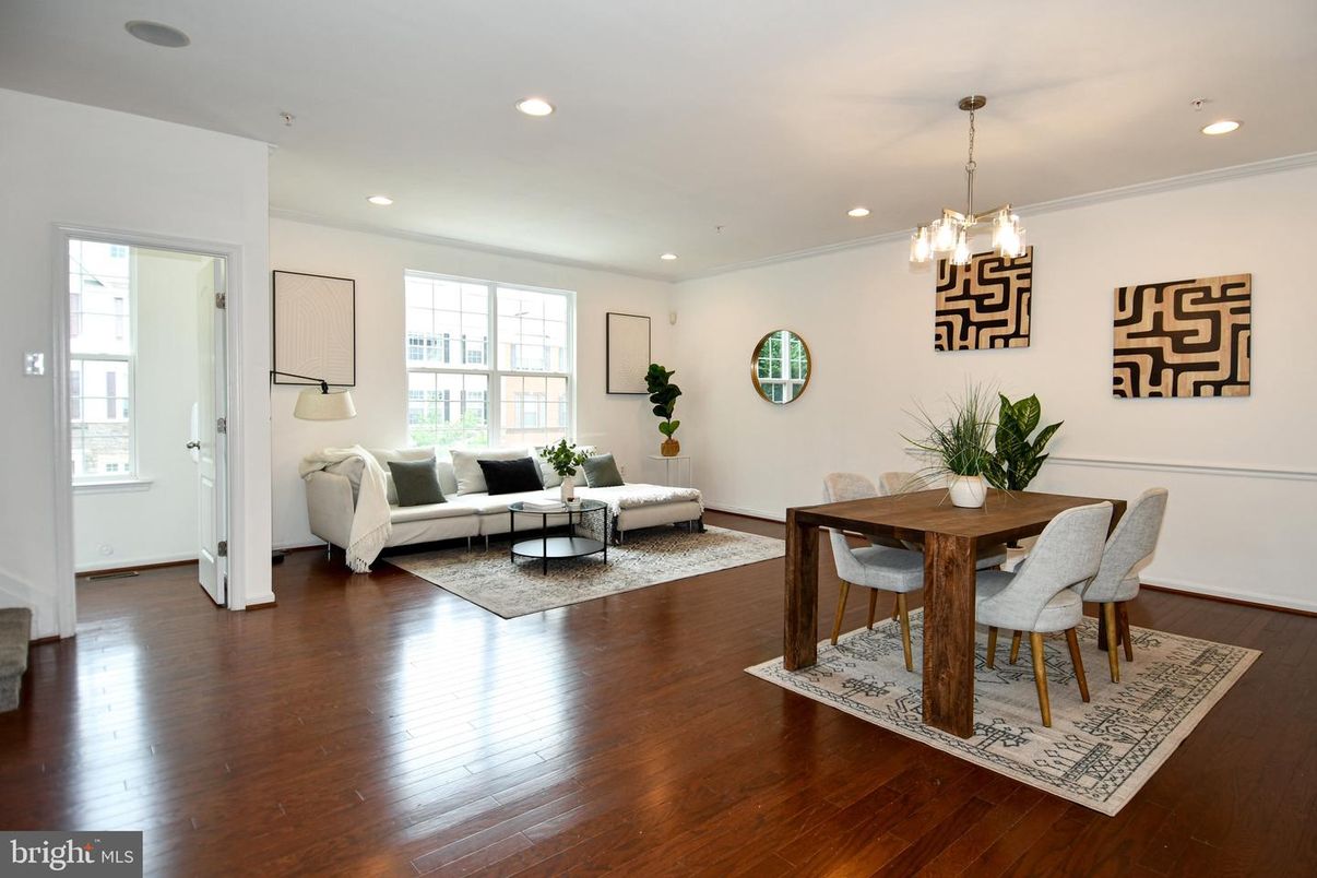 Dining room, Interior, Living room, Pendant Lights, Recessed Lighting, Wood Texture Flooring