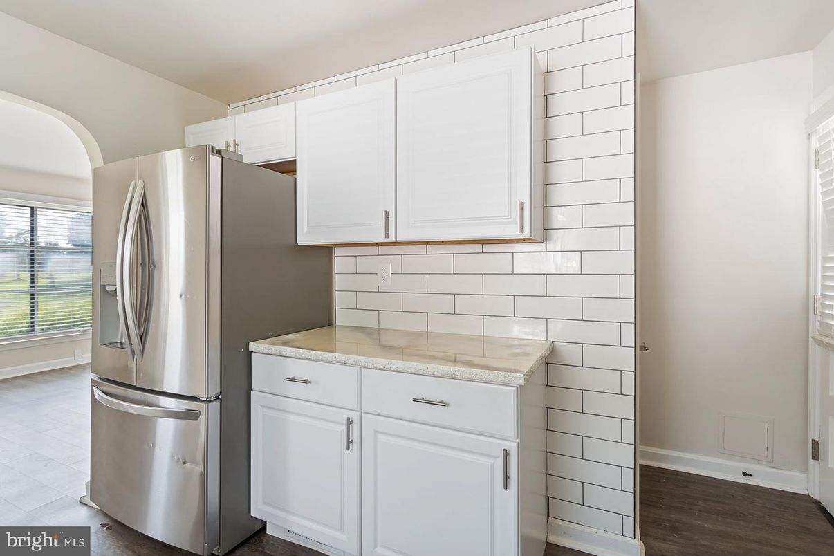 Interior, Kitchen, Washer, Wood Texture Flooring