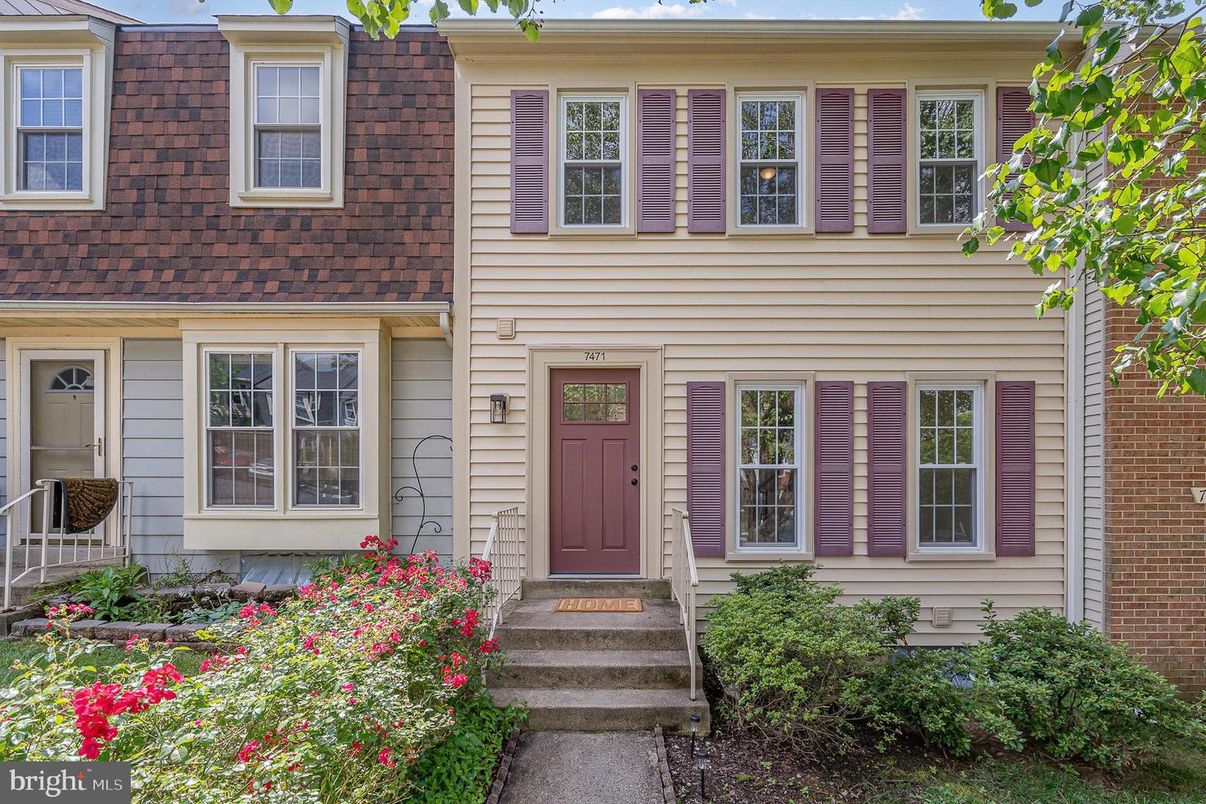 Exterior, Facade, Rowhouse