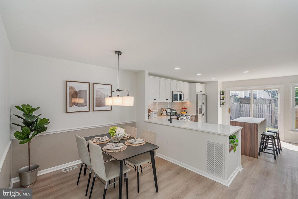 Dining room, Interior, Kitchen, Pendant Lights, Recessed Lighting, Stainless Steel Appliances, Wood Texture Flooring