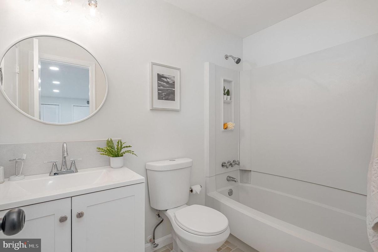 Bathroom, Interior, Recessed Lighting
