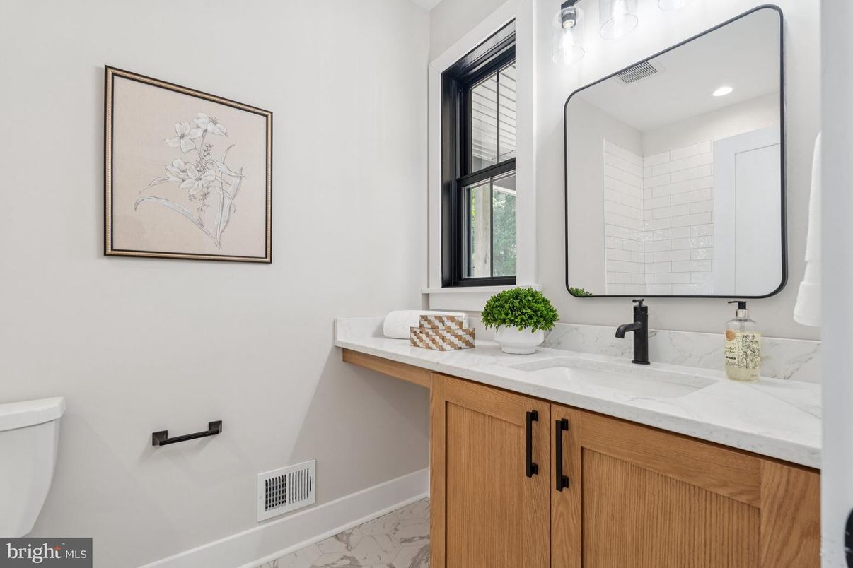 Bathroom, Dual Sink Vanities, Interior, Marble, Recessed Lighting