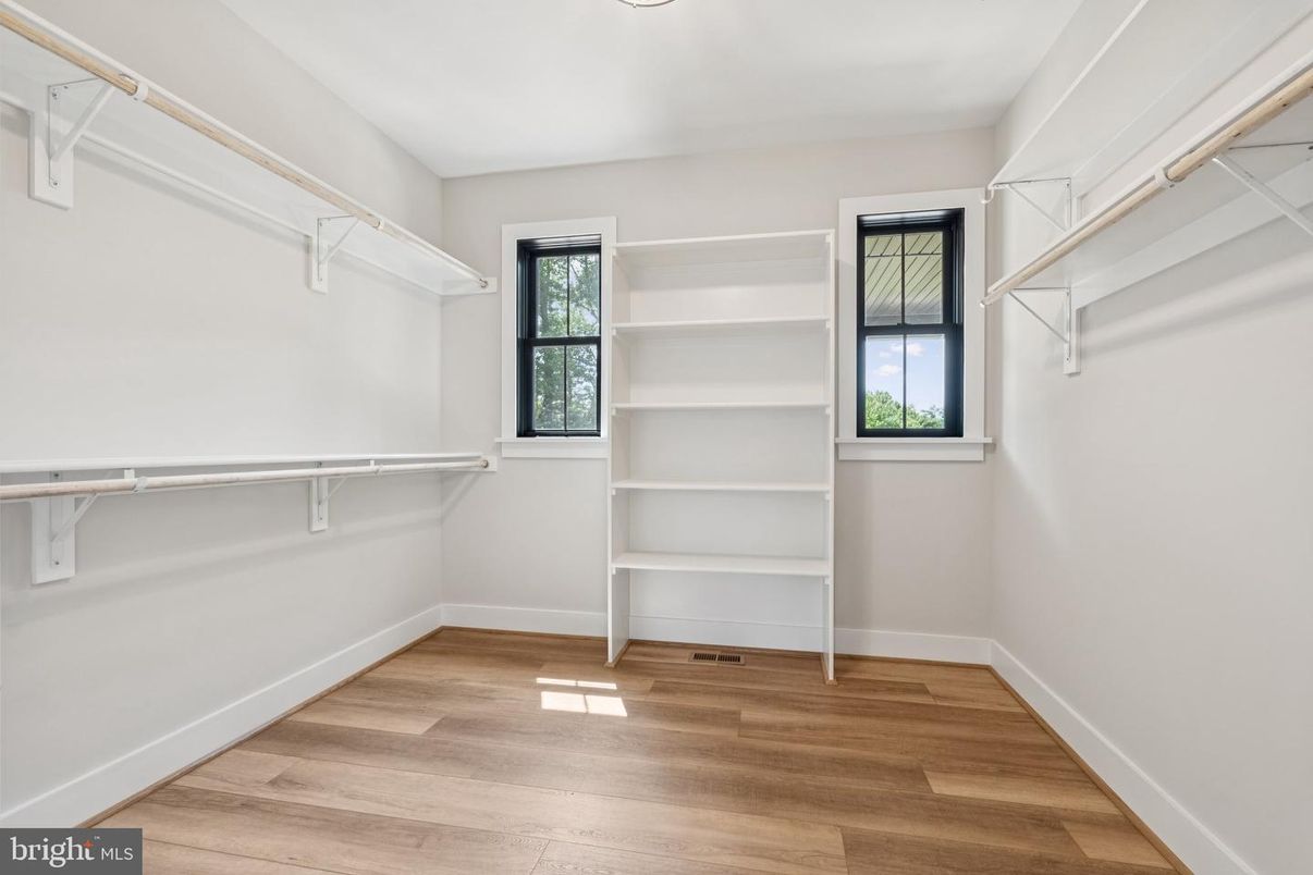 Interior, Walk-in Closets, Wood Texture Flooring