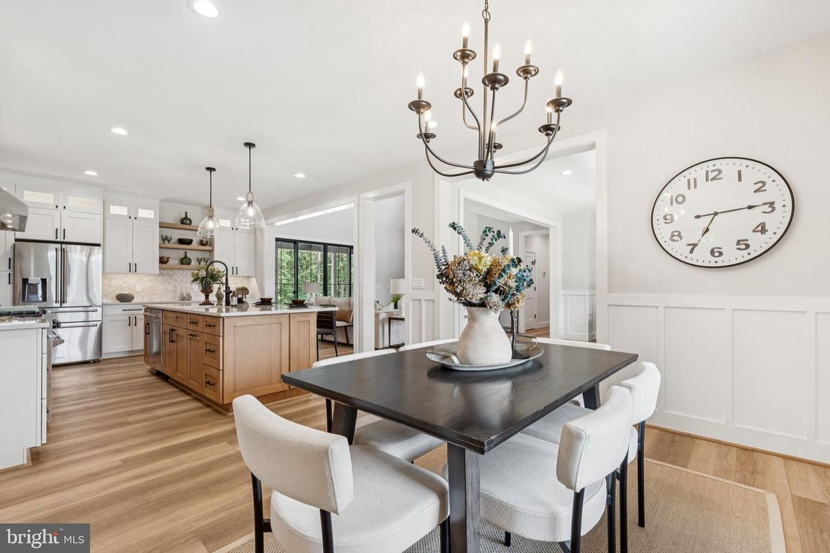 Chandelier, Dining room, Interior, Kitchen, Pendant Lights, Recessed Lighting, Stainless Steel Appliances, Wood Texture Flooring