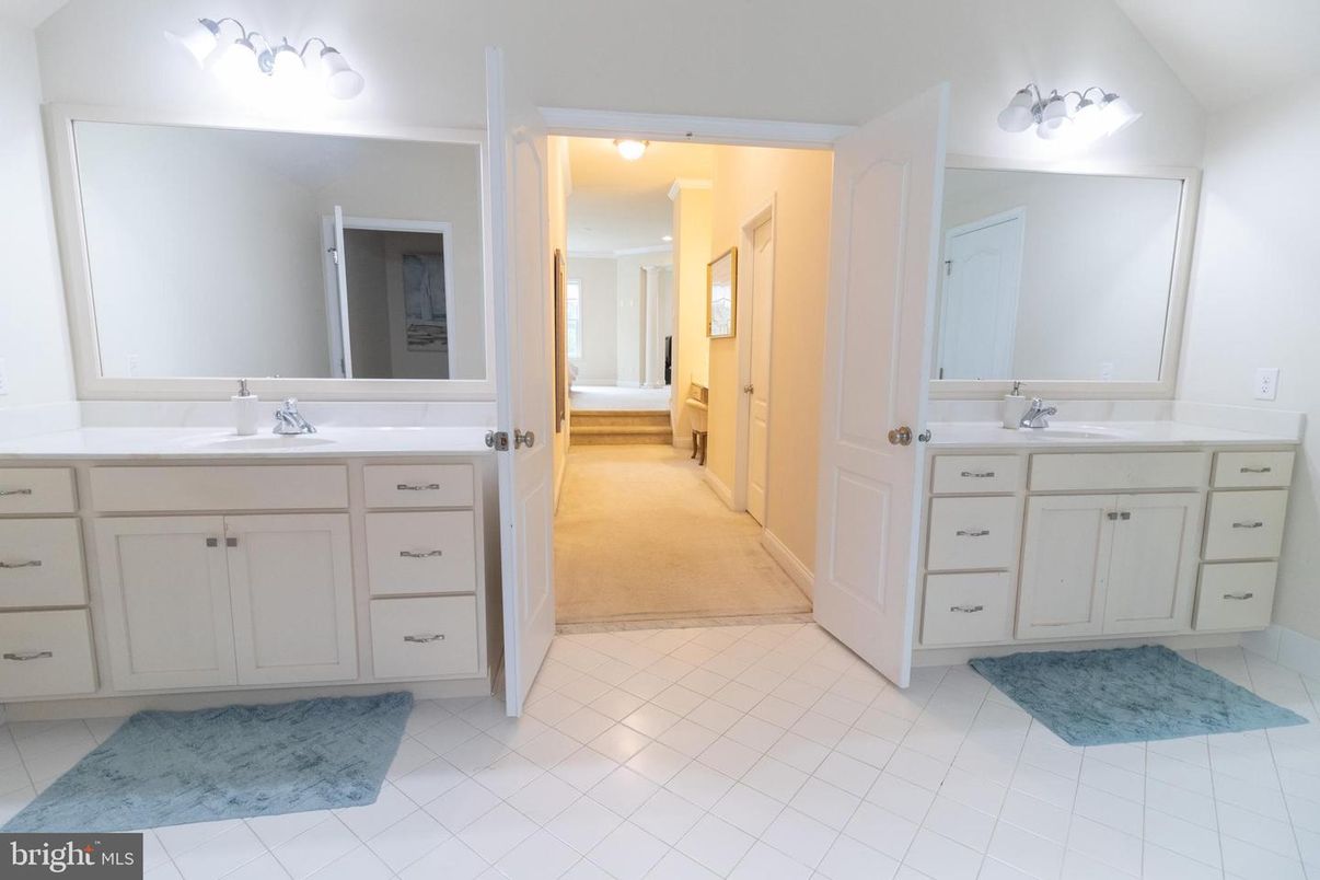 Bathroom, Dual Sink Vanities, Interior