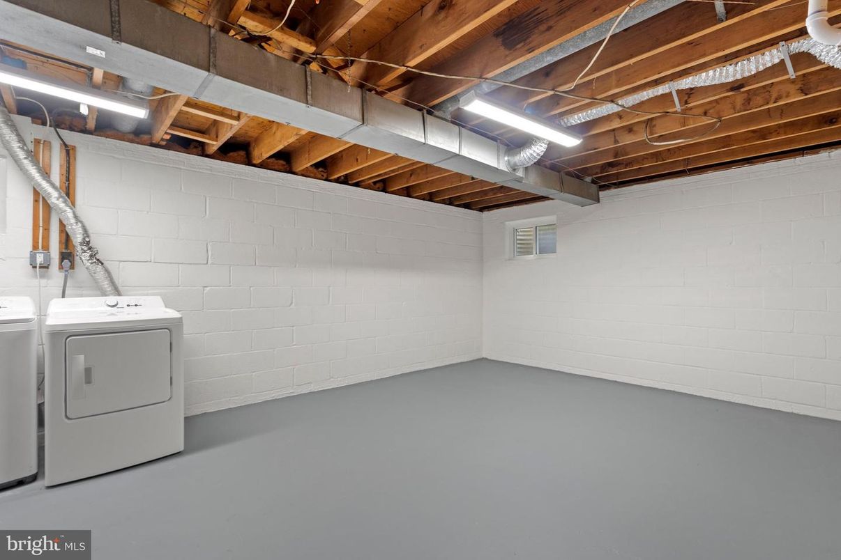 Interior, Washer, Wooden Beams, Wooden Ceilings