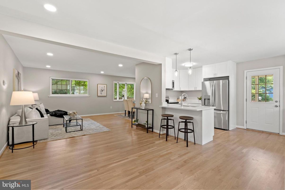 Interior, Kitchen, Living room, Pendant Lights, Recessed Lighting, Stainless Steel Appliances, Wood Texture Flooring