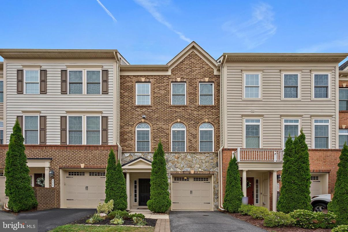 Attached, Exterior, Facade, Brick Facade, Rowhouse