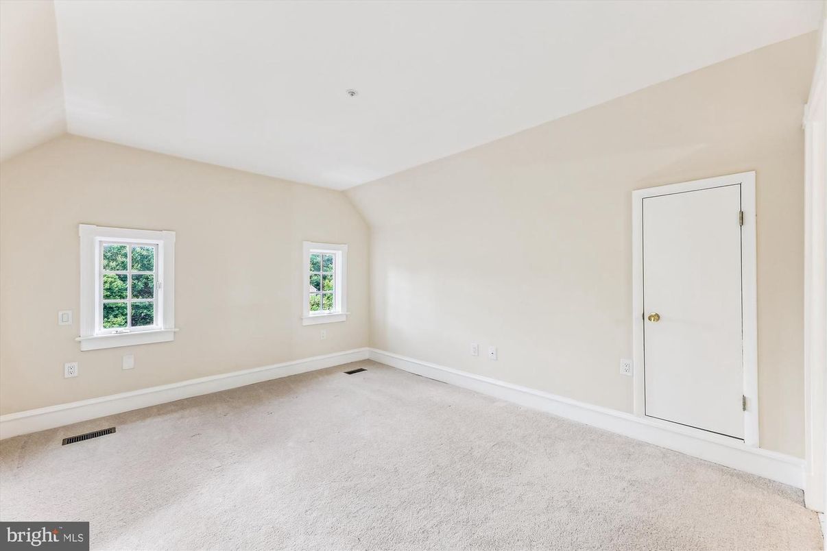 Empty room, Interior
