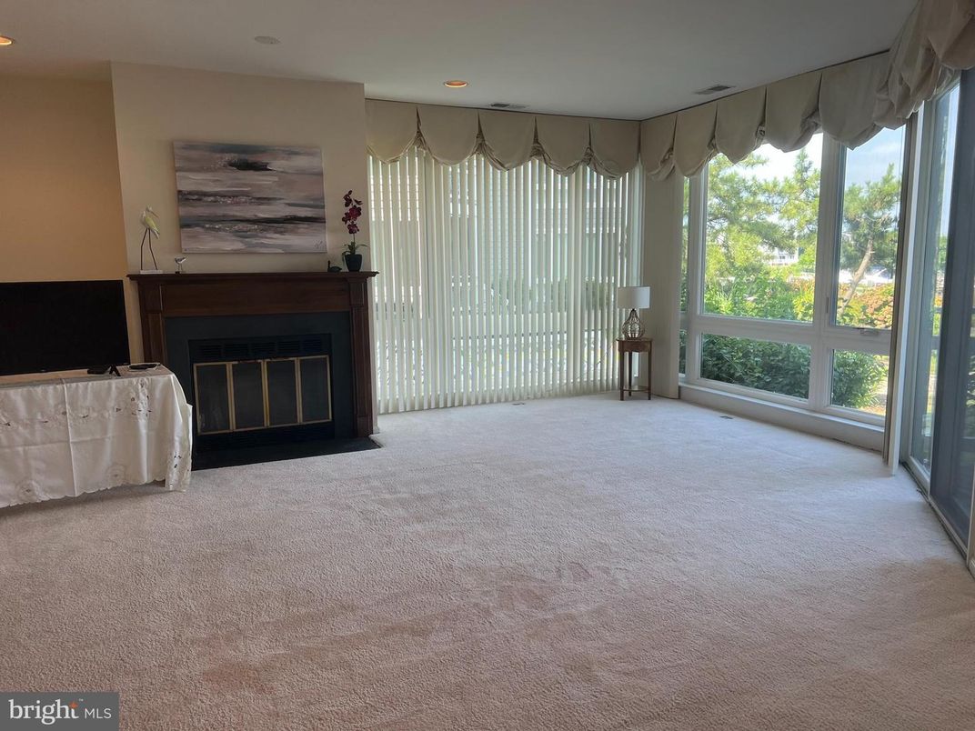 Empty room, Fireplace, Interior, Recessed Lighting