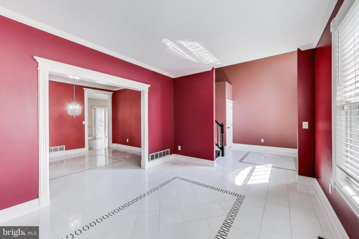 Chandelier, Empty room, Interior, Pendant Lights
