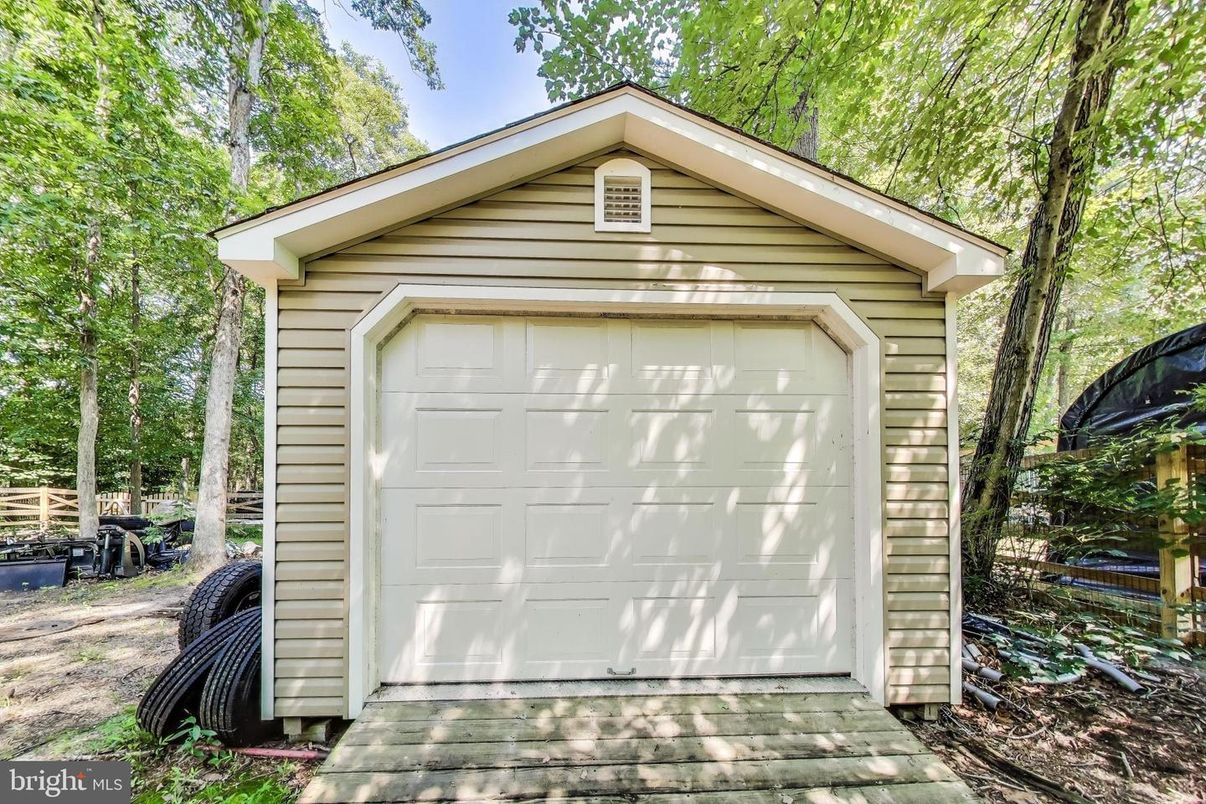 Detached Garage, Exterior