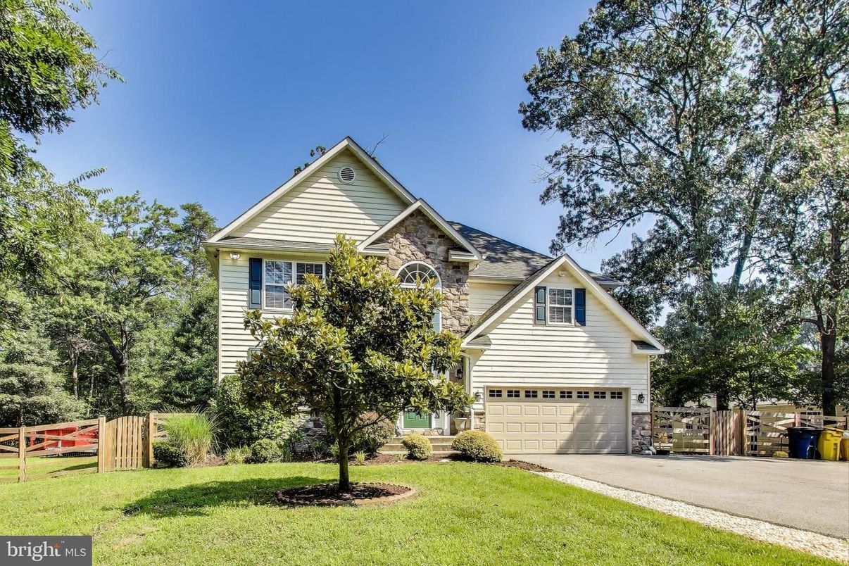 Attached, Backyard, Exterior, Facade, Farmhouse