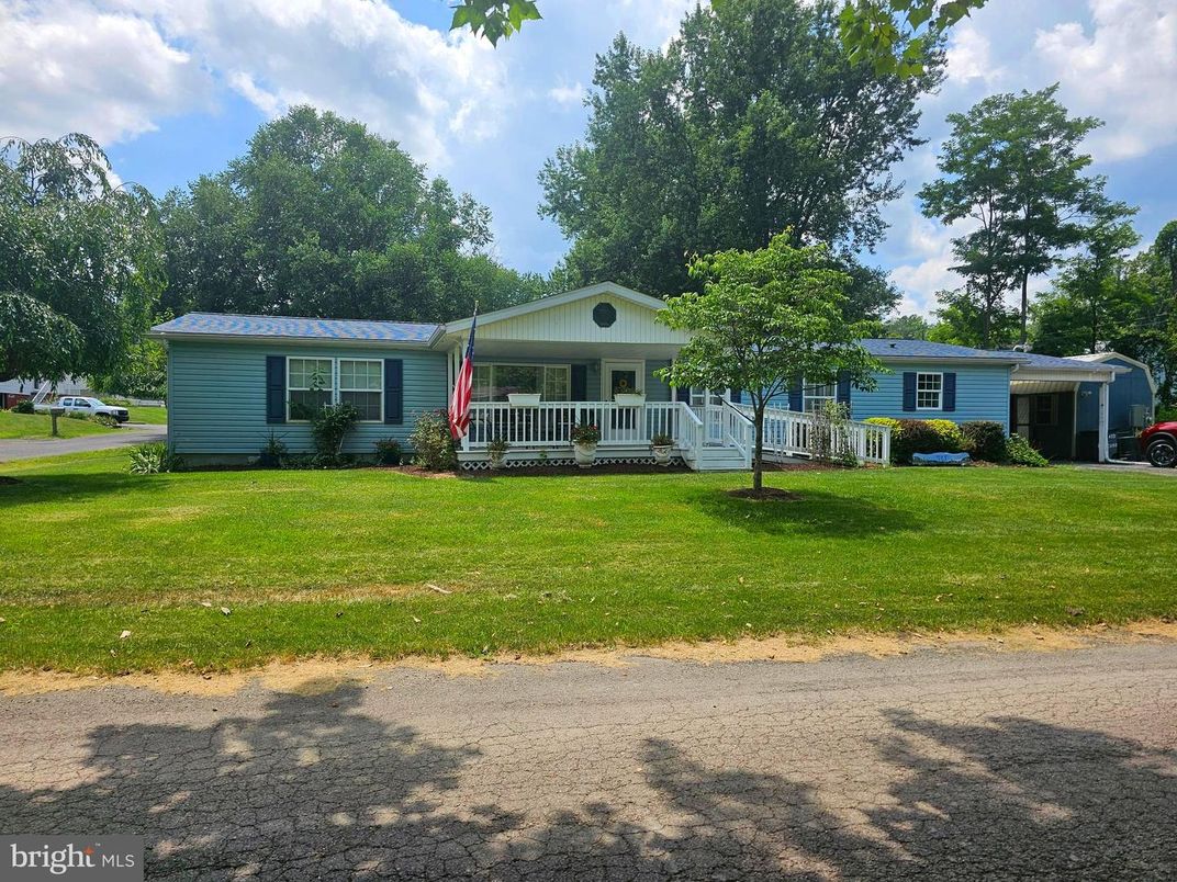 Backyard, Exterior, Facade, Ranch