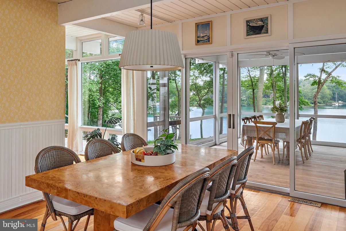Dining room, Interior, Sun Room, Water, Wood Texture Flooring