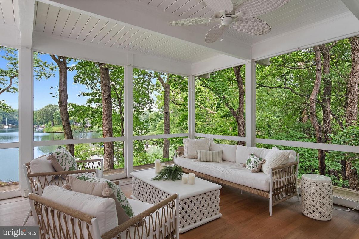 Interior, Living room, Sun Room, Water, Wood Texture Flooring