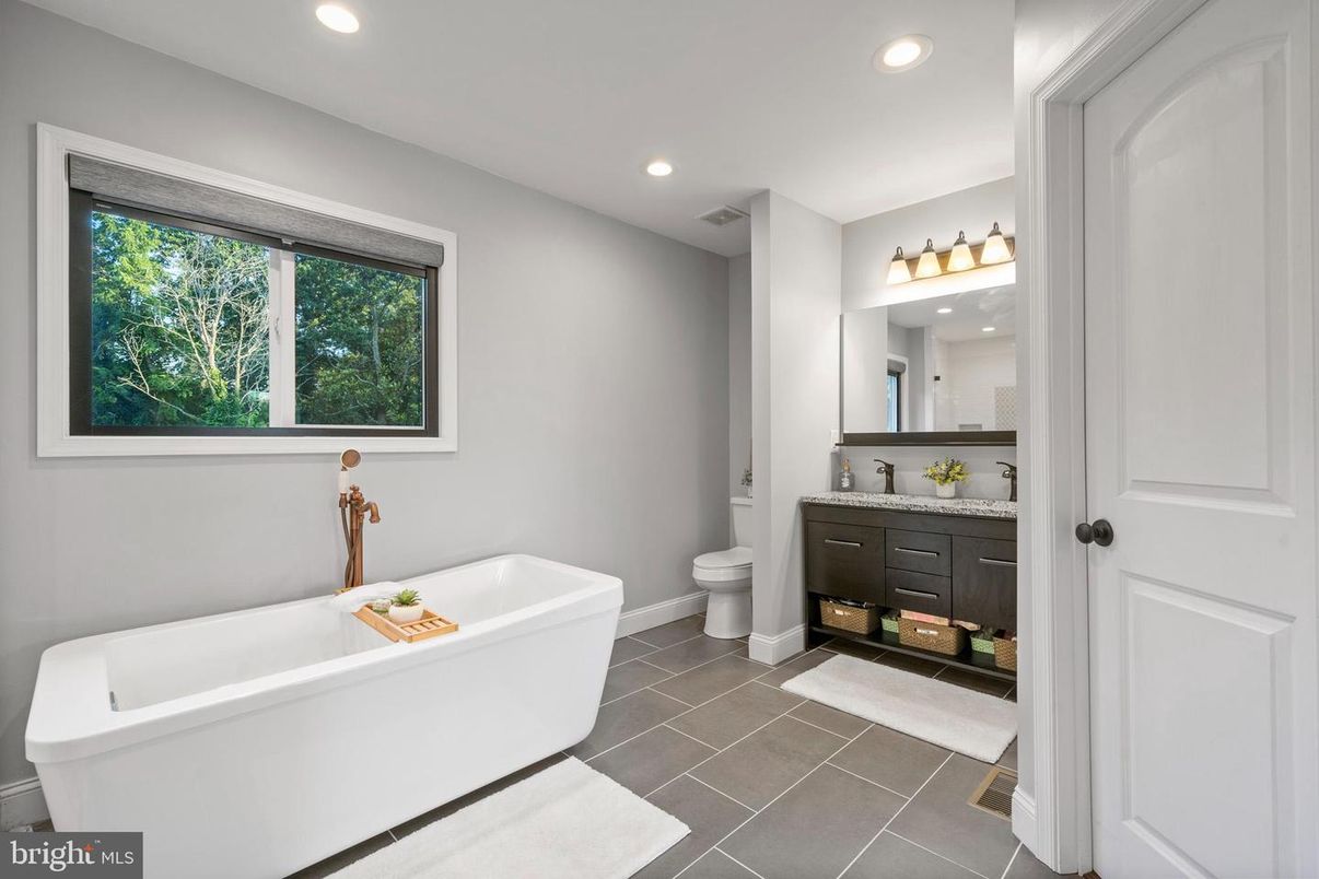 Bathroom, Free Standing Baths, Interior, Recessed Lighting