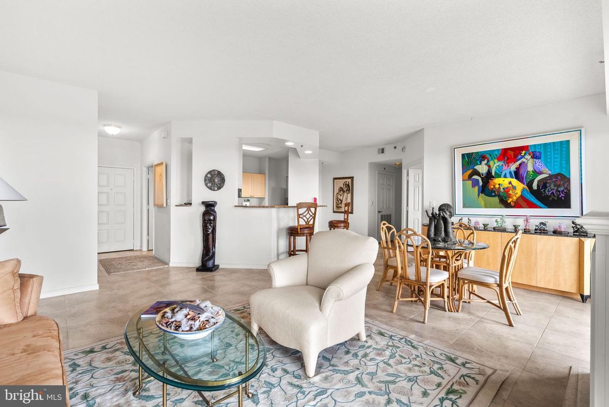 Dining room, Interior, Recessed Lighting